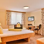 Stockingers Guest House Aparthotel Klosterle am Arlberg