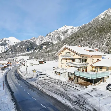 Stockingers Aparthotel 3*