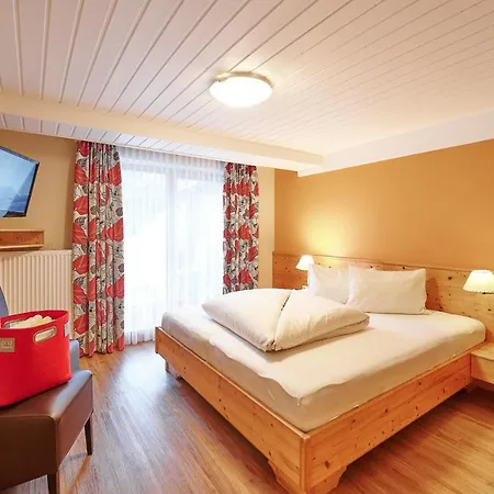 Апарт-отель Stockingers Guest House 3*